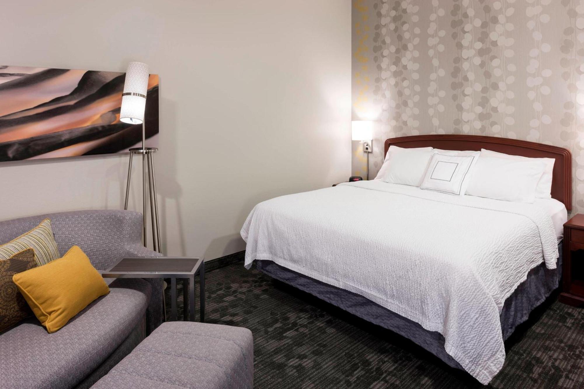 Courtyard By Marriott Wichita East Hotel Exterior photo